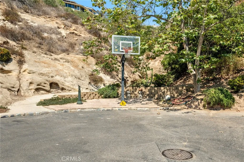 2072 Hidden Valley Canyon Road, Laguna Beach, California 92651 home-pic-23